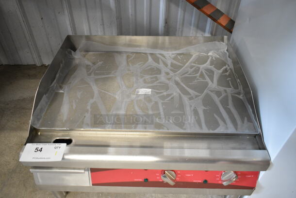 BRAND NEW SCRATCH AND DENT! Avantco 177EG24N Stainless Steel Commercial Countertop Electric Powered Flat Top Griddle. 208/240 Volts, 1 Phase.  - Image 3 of 5