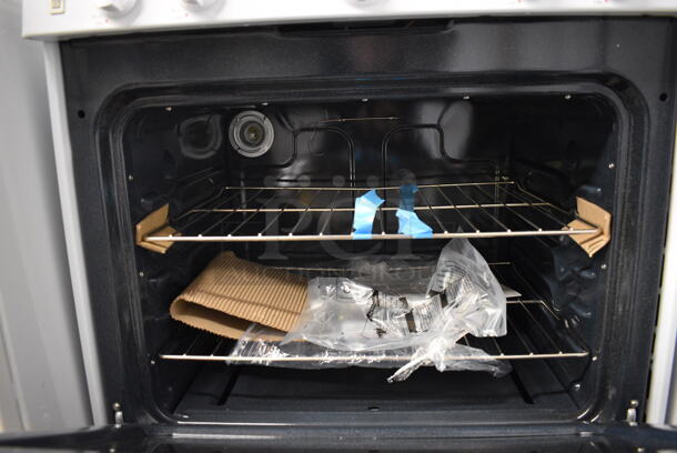 General Electric Metal Natural Gas Powered 4 Burner Range w/ Oven and Warmer. Missing Parts. Contains a Liquid Propane Conversion Kit! Appears To Be BRAND NEW! 30x30x46 - Image 5 of 7