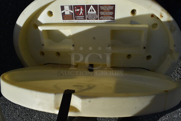 Poly Wall Mount Diaper Changing Station. - Image 3 of 3