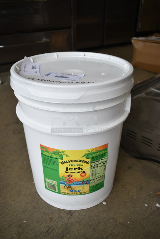BRAND NEW SCRATCH AND DENT! Walkerswood 125WWM50 Traditional Jamaican Jerk Seasoning Bucket.  - Image 2 of 5
