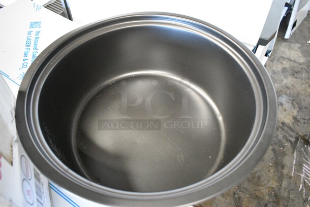2 BRAND NEW SCRATCH AND DENT! Items Including Fineline 3404-CL Disposable 35 oz. Clear Plastic Carafe with Lid and Avantco 177RCA60POT 60 Cup (30 Cup Raw) Non-Stick Pot for RCA60 Electric Rice Cooker / Warmer. 2 Times Your Bid!  - Image 6 of 7