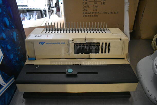 GBC Image-Maker 2000 Countertop Comb Binding Machine. 23x14x8