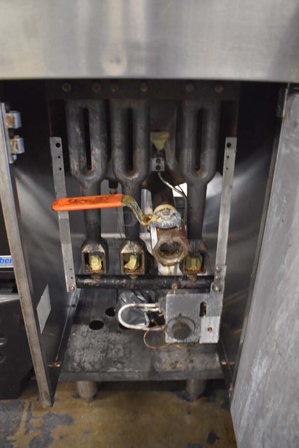 Dynamic Cooking Systems DCS Stainless Steel Commercial Natural Gas Powered Deep Fat Fryer w/ 2 Metal Fry Baskets. 16x34x49 - Image 5 of 6