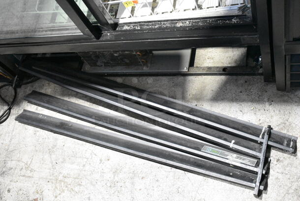 2017 True GDM-41SL-48-HC-LD Metal Commercial 2 Door Reach In Cooler Merchandiser w/ Poly Coated Racks. 115 Volts, 1 Phase. Tested and Working! - Image 5 of 6