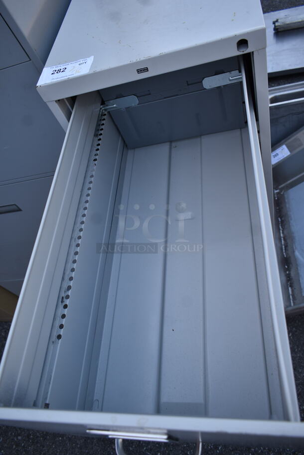 Hon Metal 4 Drawer Filing Cabinet. - Image 3 of 6
