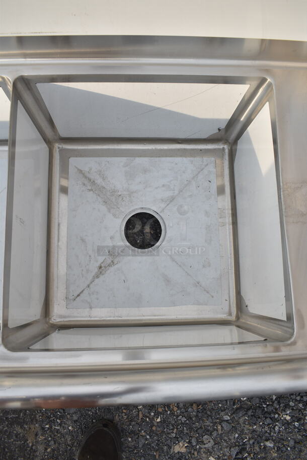 BRAND NEW SCRATCH AND DENT! Steelton 522CS31818LR 90" 18-Gauge Stainless Steel Three Compartment Commercial Sink with 2 Drainboards - 18" x 18" x 12" Bowls. No Legs.  - Image 5 of 9