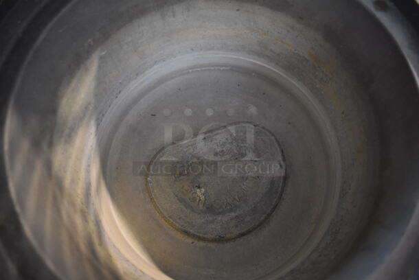 Vollrath Cayenne HS-11 Stainless Steel Commercial Countertop Soup Kettle Food Warmer w/ Lid. Does Not Have Drop In. 120 Volts, 1 Phase. Tested and Working! - Image 5 of 6
