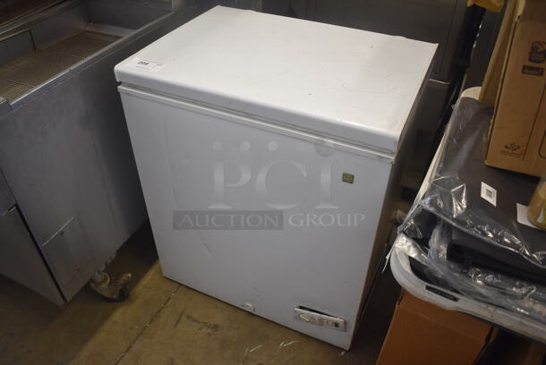 GE FCM5SUCWW White Chest Freezer. 115 Volt 1 Phase. Tested and Powers On But Does Not Get Cold - Image 3 of 6