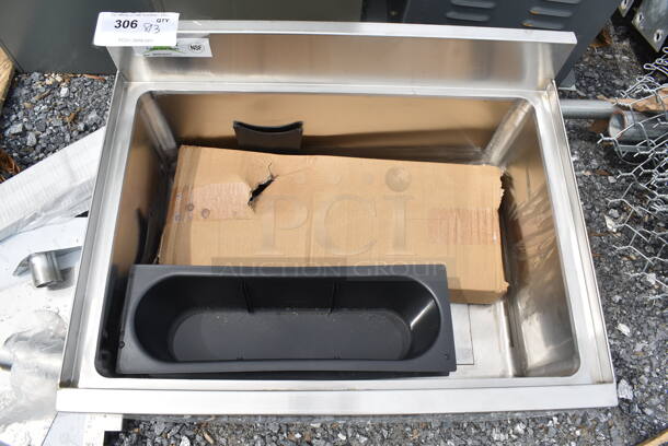 BRAND NEW SCRATCH AND DENT! Regency 600IB1824CP 18" x 24" Underbar Ice Bin with 7 Circuit Post-Mix Cold Plate and Bottle Holders - 51 lb. - Image 3 of 5