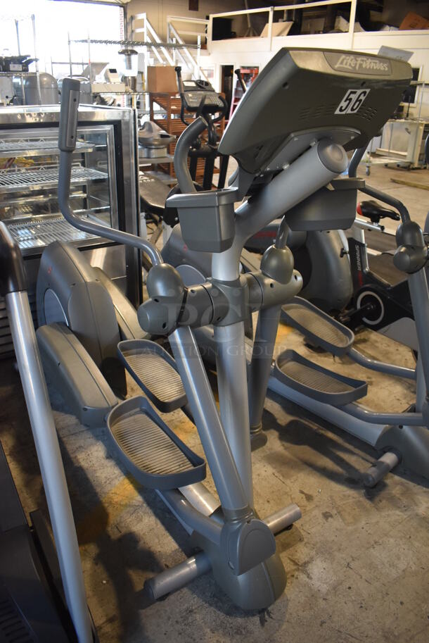 Life Fitness Metal Commercial Elliptical Machine. 28x80x60. Tested and Working! - Image 4 of 4