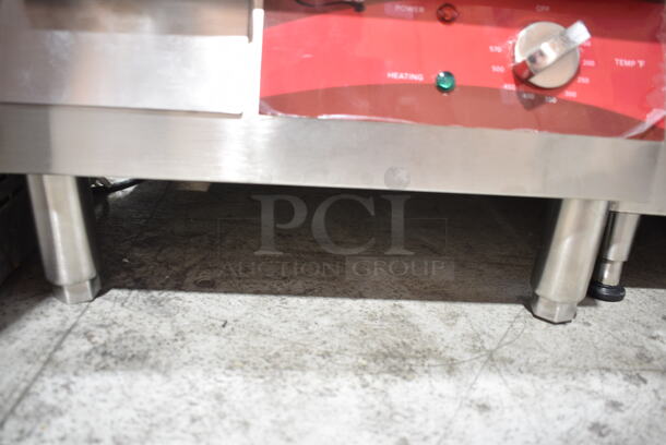 BRAND NEW SCRATCH AND DENT! Avantco 177EG16N Stainless Steel Commercial Countertop Electric Powered Flat Top Griddle. 208/240 Volts, 1 Phase.  - Image 4 of 5