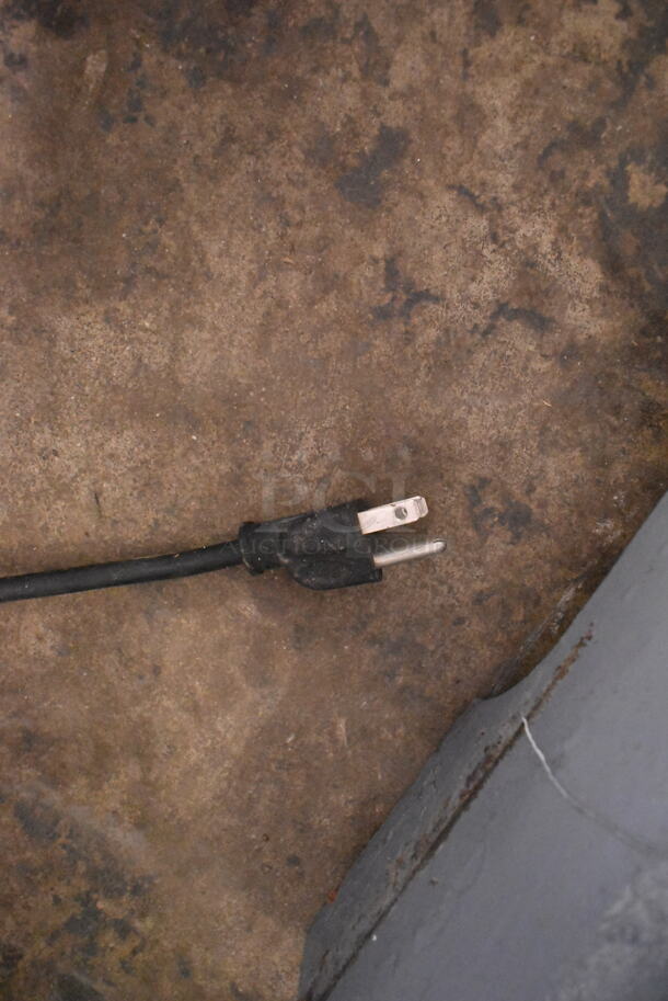 Holiday LCM050LC Metal Chest Freezer. 115 Volts, 1 Phase. Tested and Working! - Image 8 of 9