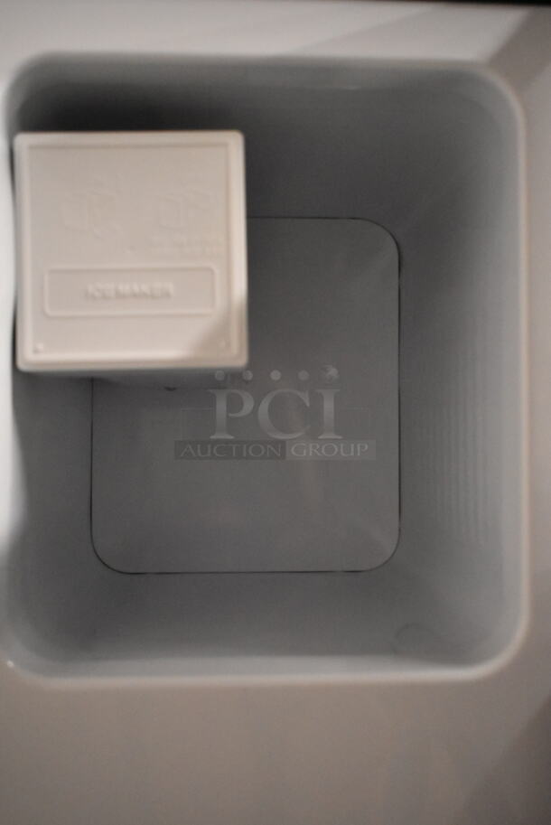 BRAND NEW SCRATCH AND DENT! Whynter UIM-155 15" Built In Ice Maker Machine Stainless Steel 12lb. 115 Volts, 1 Phase. Tested and Working! - Image 6 of 8