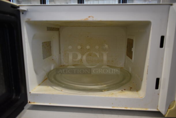 Sharp R-230HW Metal Countertop Microwave Oven w/ Plate. 120 Volts, 1 Phase. - Image 4 of 5