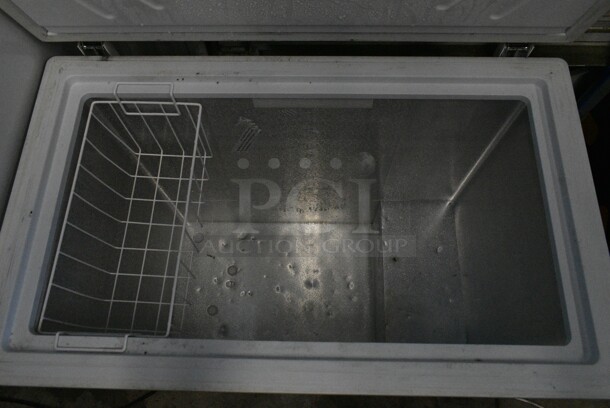 Thomson TFRF710-F-SM Metal Chest Freezer. 115 Volts, 1 Phase. Cannot Test Due To Damaged Power Cord - Image 3 of 4