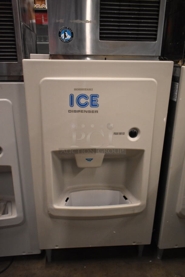 Hoshizaki KM-500MAF Stainless Steel Commercial Ice Head on Hoshizaki DB-200C Hotel Dispenser Ice Bin. 115-120 Volts, 1 Phase.  - Image 3 of 7