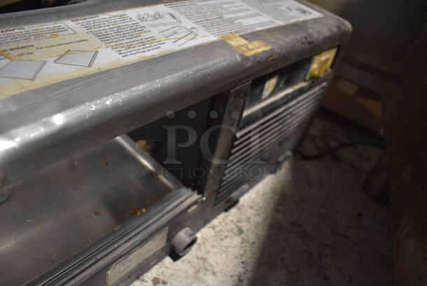 Hoshizaki HNC-120BA-L-S Metal Commercial Countertop Sushi Display Case Merchandiser. See Pictures For Broken Glass. 115 Volts, 1 Phase. 46x16x11. Tested and Working! - Image 4 of 5