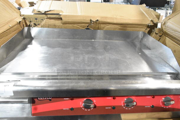 BRAND NEW SCRATCH AND DENT! Avantco 177EG30N Stainless Steel Commercial Countertop Electric Powered Flat Top Griddle. 208/240 Volts, 1 Phase.  - Image 7 of 8