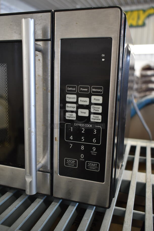 2017 Black & Decker EM720CPN-PMB Countertop Microwave Oven. 120 Volts, 1 Phase. - Image 2 of 4