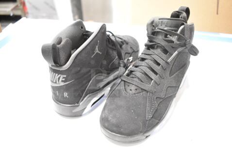 Nike Black Boys Size 5Y Air Jordan Sneakers.