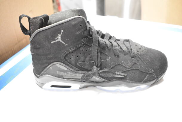 Nike Black Boys Size 5Y Air Jordan Sneakers. - Image 3 of 8