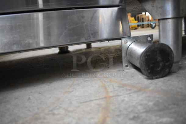 Viking Stainless Steel Commercial Natural Gas Powered 6 Burner Range w/ Oven. 30x29x36 - Image 7 of 7