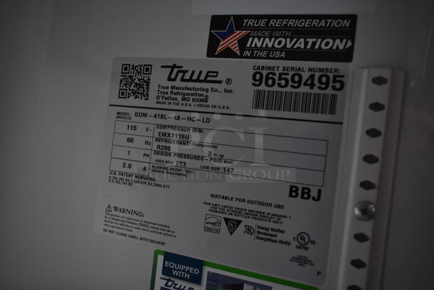 2019 True GDM-41SL-48-HC-LD Metal Commercial 2 Door Reach In Cooler Merchandiser w/ Poly Coated Racks. 115 Volts, 1 Phase. Tested and Powers On But Does Not Get Cold - Image 5 of 5