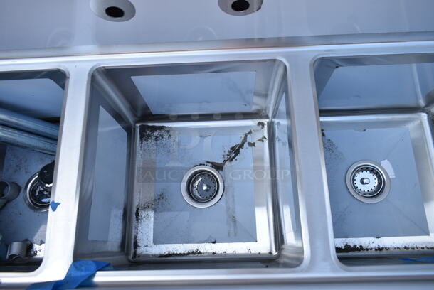 BRAND NEW SCRATCH AND DENT! Regency 600S3151515L Stainless Steel Commercial 3 Bay Sink w/ Left Side Drain Board. Bays 15x15. Drain Board 13.5x17 - Image 4 of 8