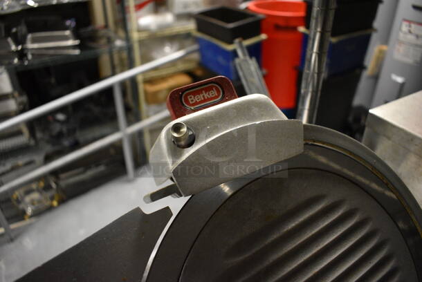 Berkel 827A Stainless Steel Commercial Countertop Meat Slicer w/ Blade Sharpener. 115 Volts, 1 Phase. 24x19x18. Item Was in Working Condition on Last Day of Business. (kitchen) - Image 4 of 6