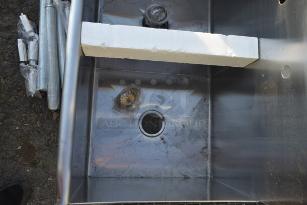 BRAND NEW SCRATCH AND DENT! Stainless Steel 2 Bay Sink. - Image 4 of 6