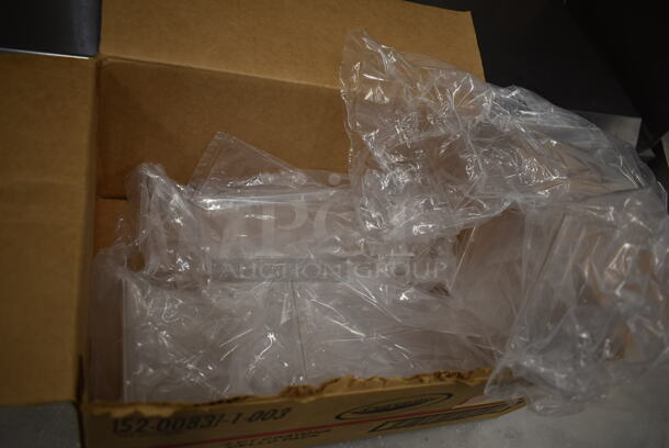 ALL ONE MONEY! Lot of Poly Clear Tabletop Menu Holders - Image 5 of 5