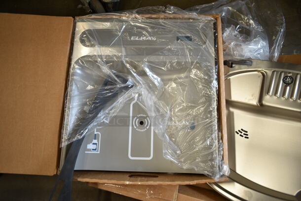 BRAND NEW SCRATCH AND DENT! Zurn Elkay EZSTLDWS_1G ezH20 8 GPH Light Gray Hands-Free Filtered Bottle Filling Station with Drinking Fountain - Image 4 of 7