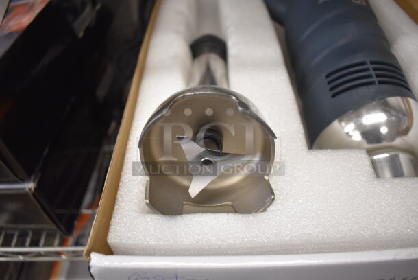 BRAND NEW SCRATCH AND DENT! AvaMix 928IBMD10 Stainless Steel Commercial 10" Shaft Immersion Blender. 120 Volts, 1 Phase. Tested and Working!
 - Image 3 of 9