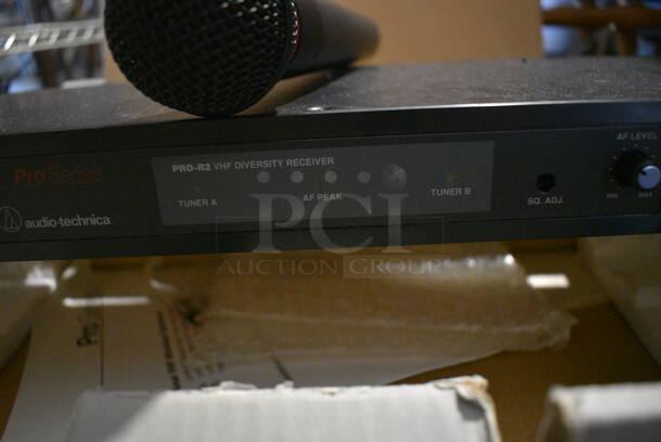 IN ORIGINAL BOX! Audio-Technica ProSeries PRO-R2 ATW-R11 VHF Diversity Receiver w/ Microphone. 19x7x3 - Image 4 of 12
