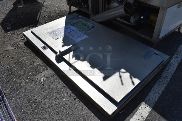 Metal Walk In Box Door and Frame. 46x6x82.5 - Image 2 of 3