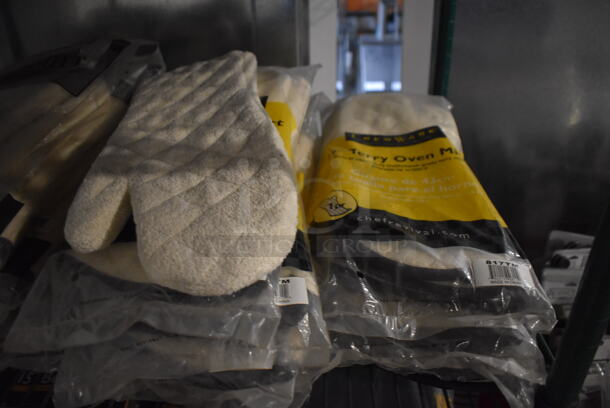 ALL ONE MONEY! Tier Lot of Various BRAND NEW Items Including Oven Mitts - Image 5 of 6