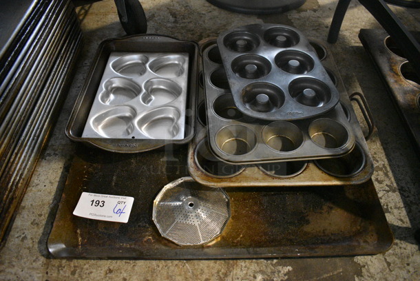 ALL ONE MONEY! Lot of 4 Muffin Baking Pans, Baking Pan and 2 Metal Trays!