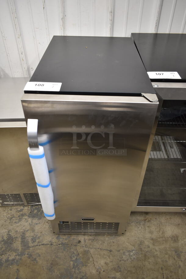BRAND NEW SCRATCH AND DENT! Whynter UIM-502SS Stainless Steel Commercial Built-in / Freestanding Maker-50lb Capacity Clear Cube Ice Maker. 115 Volts, 1 Phase. Tested and Working! - Image 1 of 4