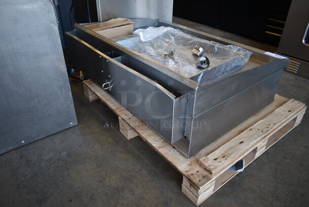 BRAND NEW SCRATCH AND DENT! Cooking Performance Group CPG 351GTCPG36NL Stainless Steel Commercial 36" Gas Countertop Griddle with Flame Failure Protection and Thermostatic Controls. 90,000 BTU - Image 5 of 6