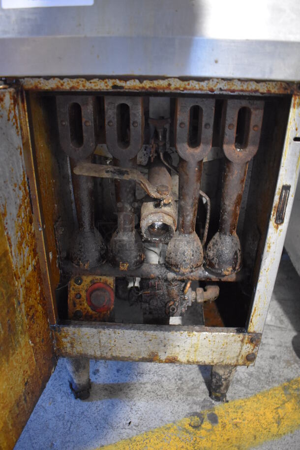 Stainless Steel Commercial Natural Gas Powered Deep Fat Fryer w/ 2 Metal Fry Baskets. 16x31x48 - Image 6 of 7
