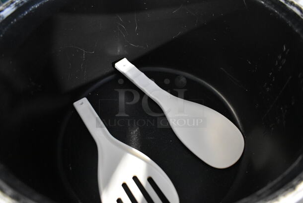 Avantco 177RC60 Stainless Steel Commercial Countertop Rice Cooker. 120 Volts, 1 Phase. Tested and Working! - Image 6 of 6