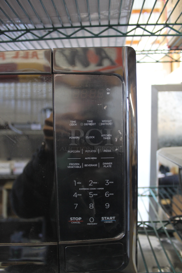 Criterion CCM11M1B Metal Countertop Microwave Oven. 120 Volts, 1 Phase.  - Image 2 of 4