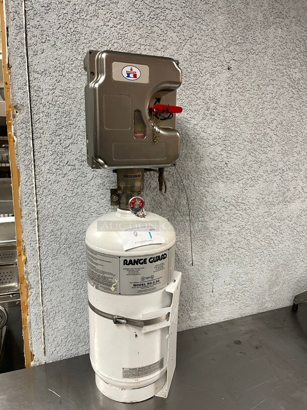 Range Guard RG-2.5G Cylinder With Valve and Badger Control Head Great for Commercial System - Image 2 of 8