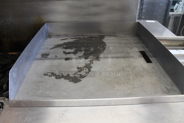 Vulcan 260L Natural Gas 6 Burner Range and 24" Griddle Combo w/ 2 Ovens, Gas Hose and Salamander Shelf - Image 4 of 12