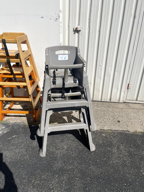 Kids High Chair for Restaurant   - Image 2 of 8