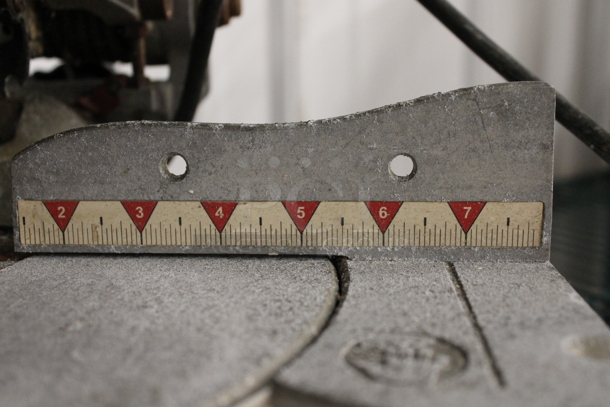 M2500LW2 Metal Countertop 10" Compound Miter Saw w/ Laser Guide. 120 Volts, 1 Phase. Tested and Working! - Image 5 of 12