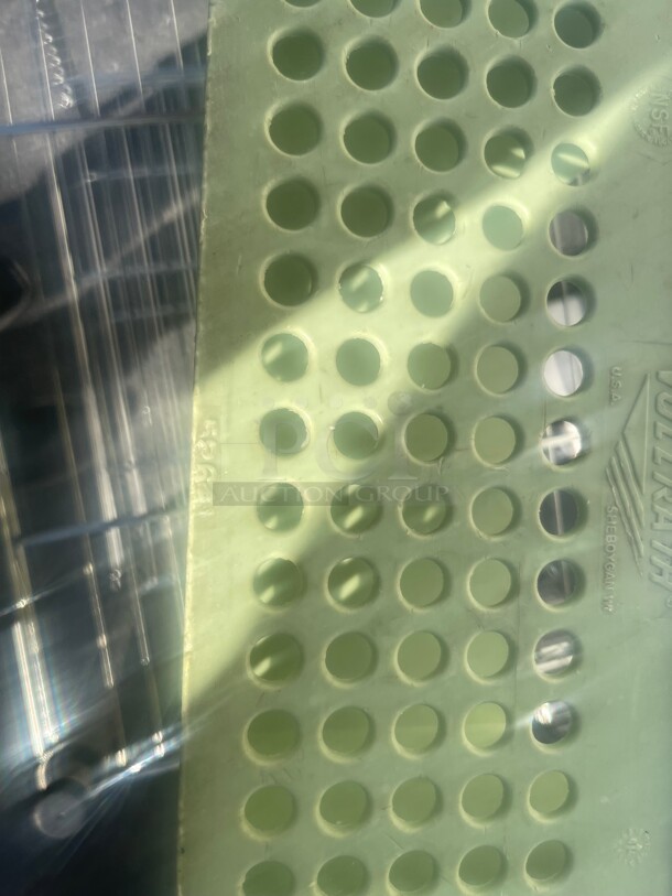 Vollrath Flatware Basket with Handle - 8 Compartment, Green NSF  - Image 6 of 7