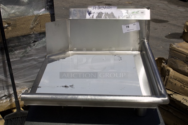 BRAND NEW SCRATCH & DENT! Regency 16 Gauge 2' Clean Dish Table - Right Drainboard. 24"x30" - Image 4 of 4