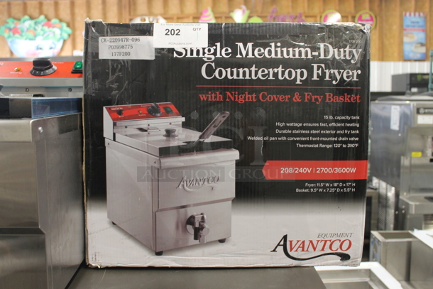 BRAND NEW SCRATCH AND DENT! Avantco 1771F200 Commercial Stainless Steel Electric Single Countertop Fryer With Night Cover and Fry Baskets. 208-240V. Tested And Working!  - Image 3 of 10
