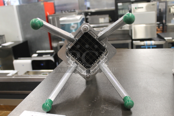 BRAND NEW SCRATCH AND DENT! Garde Stainless Steel Countertop Vegetable Dicer. Tested and Working! - Image 6 of 7